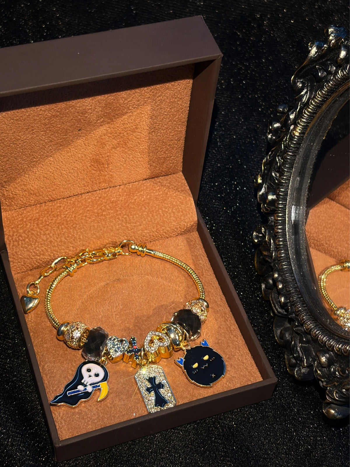 Gold Tone Gothic Beaded Charm Bracelet、Grim Reaper、Cross、Devil Heart Charms Bracelet、Dark Enamel Pendant Bracelet、Punk Party Layered Fashion Jewelry for Women Girls