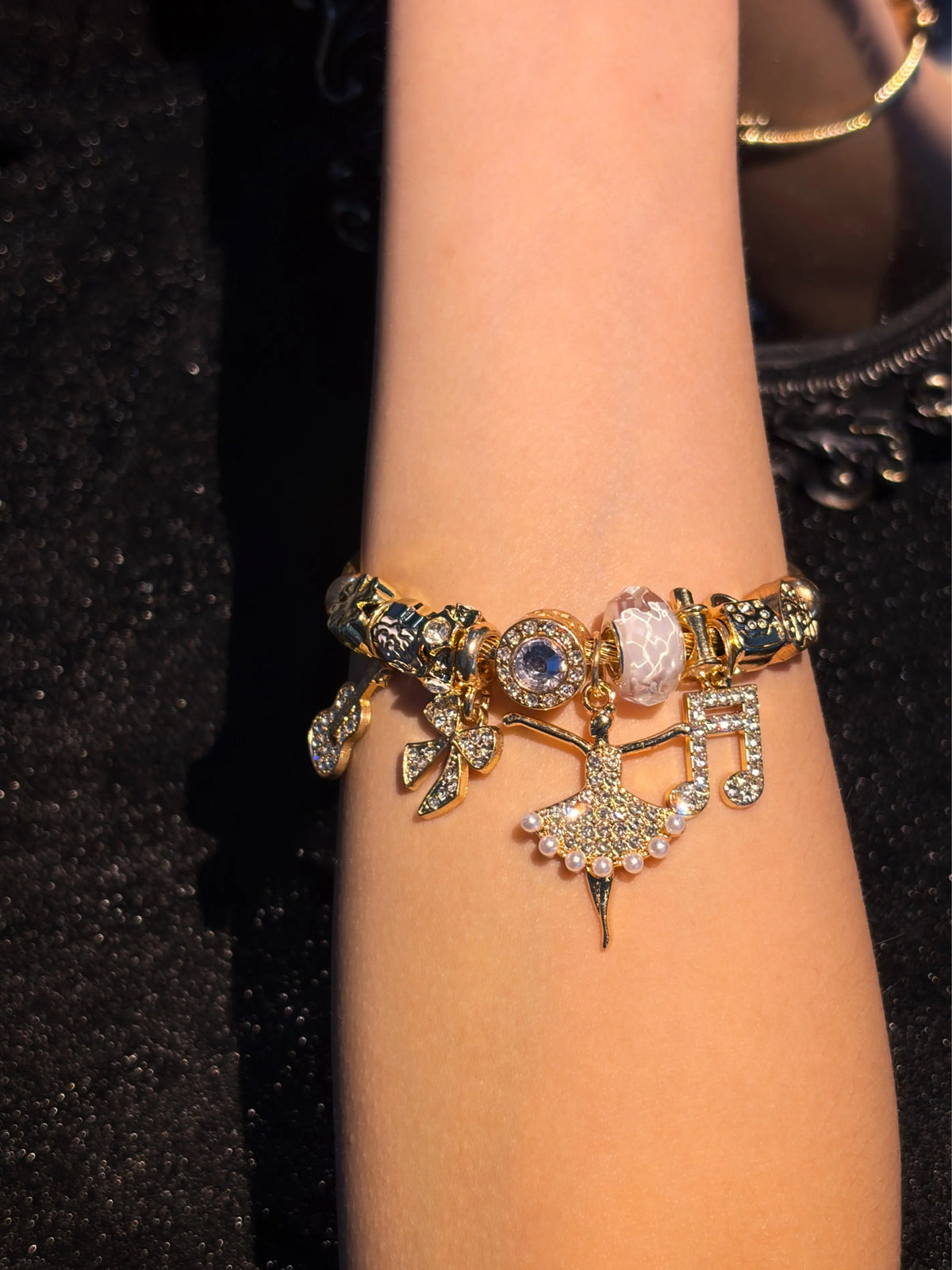 Women Ballet Dancer Charm Bangle、Gold‑Tone Adjustable Open Cuff Bracelet、Rhinestone Guitar Music Note Bowknot Pendants、Crystal Beaded Bracelet、Art Musical Theme Jewelry、Birthday Holiday Party Gift for Teen Girls Ladies