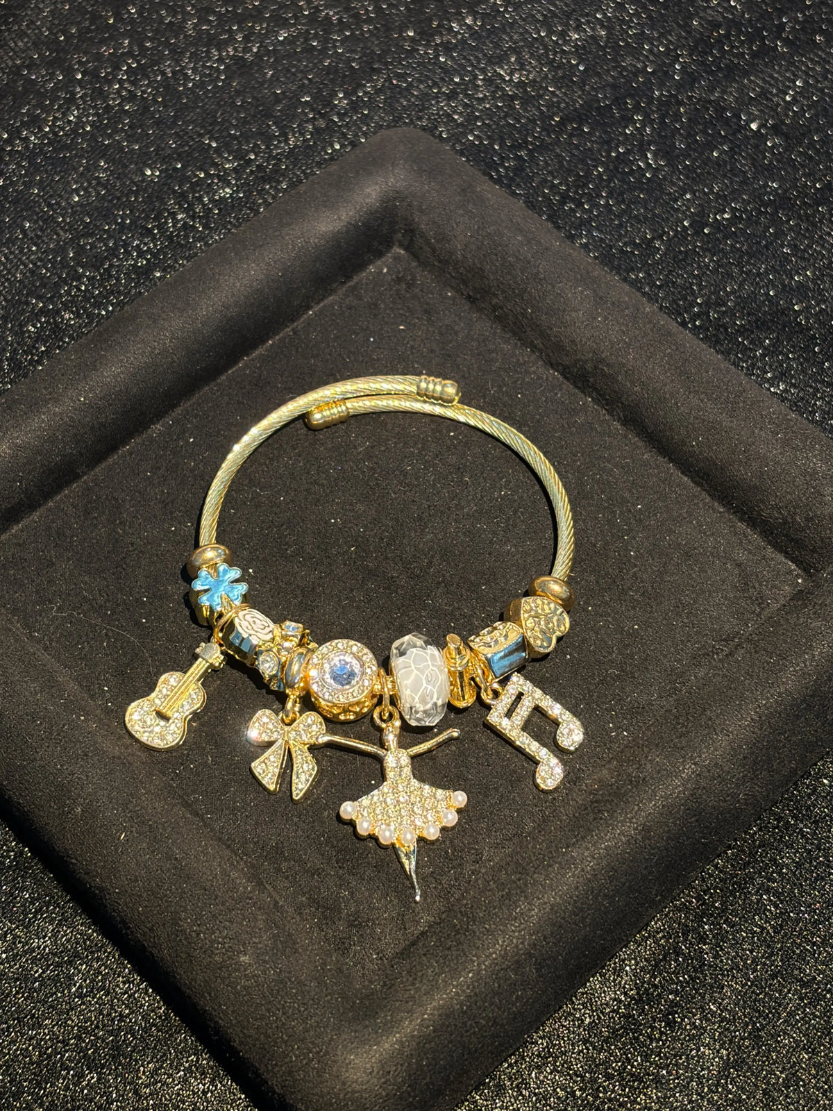Women Ballet Dancer Charm Bangle、Gold‑Tone Adjustable Open Cuff Bracelet、Rhinestone Guitar Music Note Bowknot Pendants、Crystal Beaded Bracelet、Art Musical Theme Jewelry、Birthday Holiday Party Gift for Teen Girls Ladies