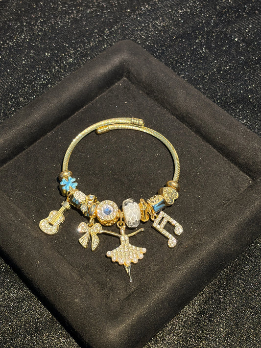 Women Ballet Dancer Charm Bangle、Gold‑Tone Adjustable Open Cuff Bracelet、Rhinestone Guitar Music Note Bowknot Pendants、Crystal Beaded Bracelet、Art Musical Theme Jewelry、Birthday Holiday Party Gift for Teen Girls Ladies