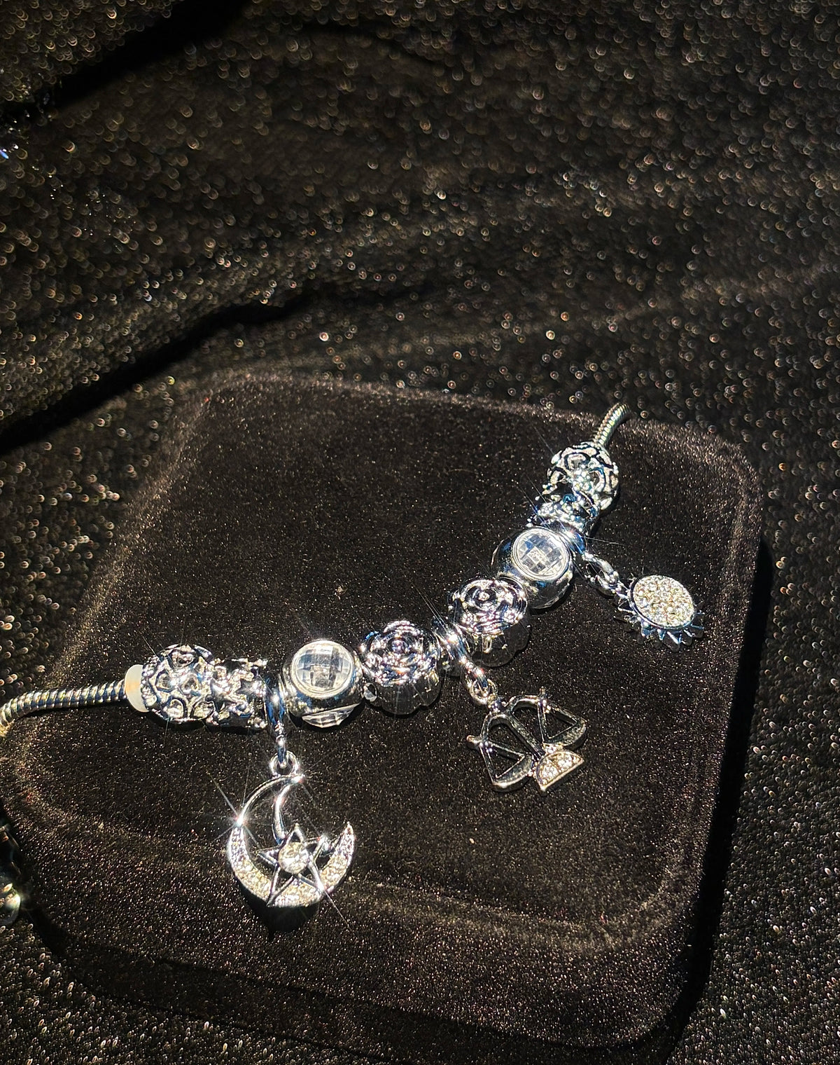 Stunning Silver‑Tone Sun Moon Zodiac Charm Bracelet Crystal Inlaid Constellation Pendant Bracelet Fashion Women Jewelry Birthday Gift