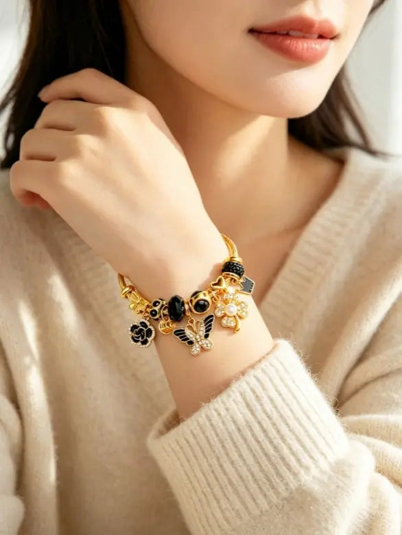 Tone Gold Twisted Wire Open Bangle Black Butterfly Clover Pearl Rhinestone Enamel Charm Bracelet Women Luxury Black Gold Jewelry Gift