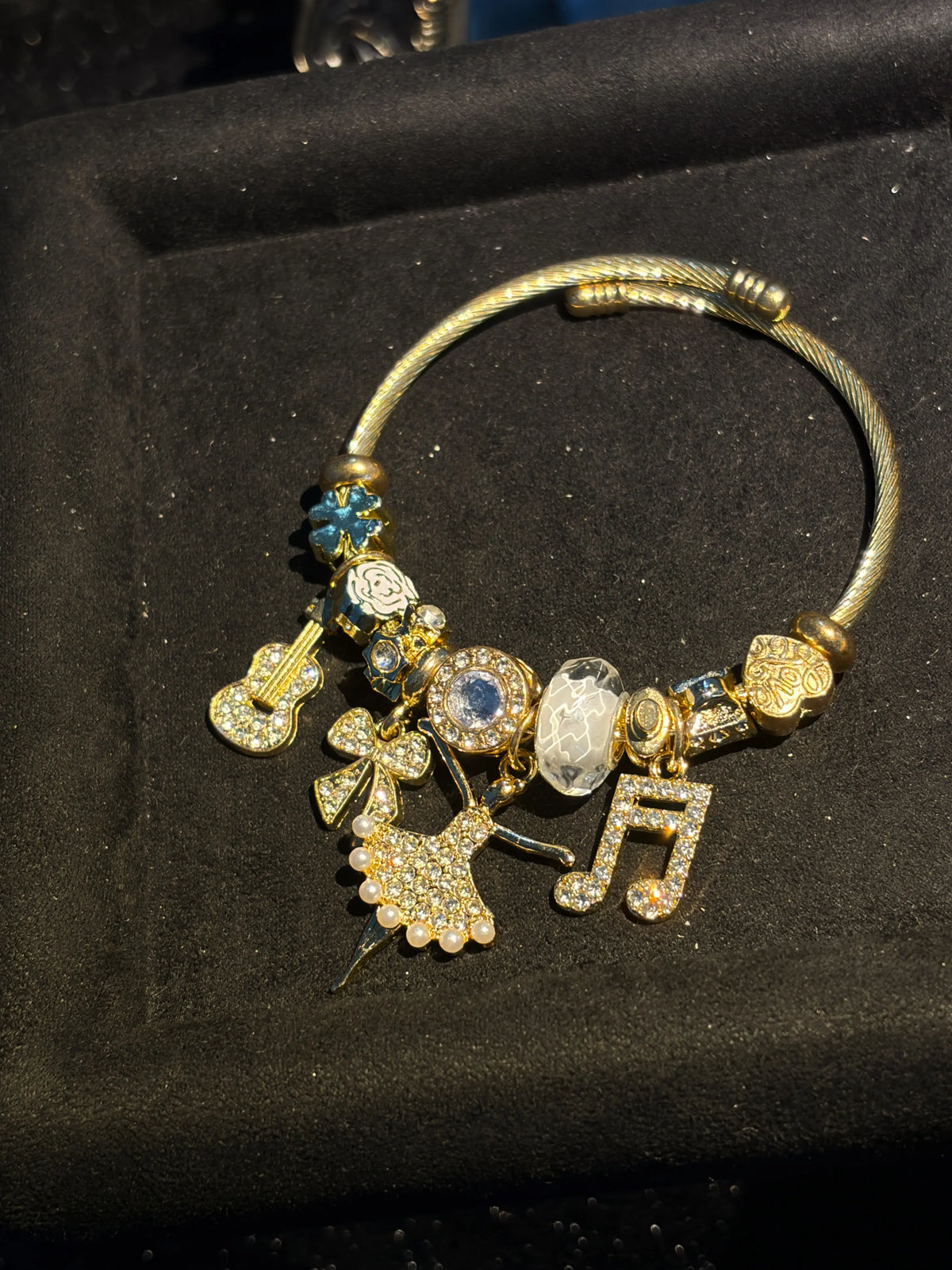 Women Ballet Dancer Charm Bangle、Gold‑Tone Adjustable Open Cuff Bracelet、Rhinestone Guitar Music Note Bowknot Pendants、Crystal Beaded Bracelet、Art Musical Theme Jewelry、Birthday Holiday Party Gift for Teen Girls Ladies