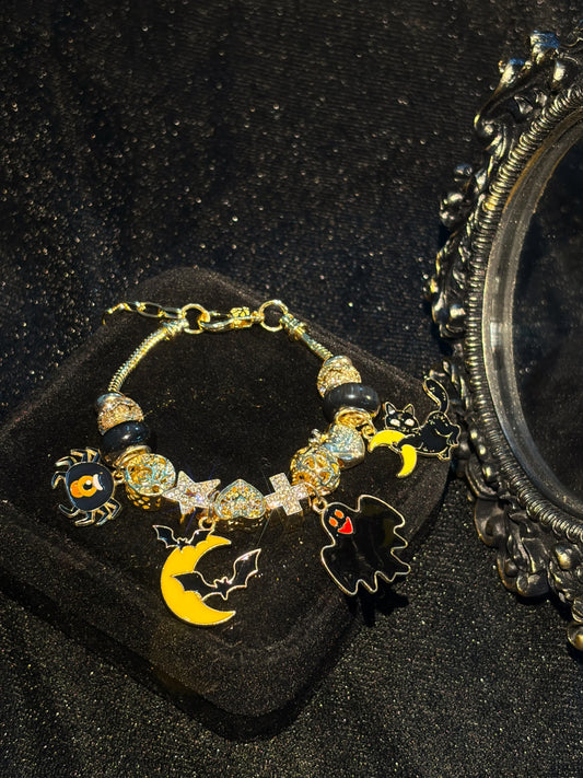 Gold Tone Halloween Beaded Charm Bracelet、Spider、Ghost、Bat Moon、Black Cat Charms Bracelet、Enamel Pendant Bracelet、Holiday Party Layered Fashion Jewelry for Women Girls
