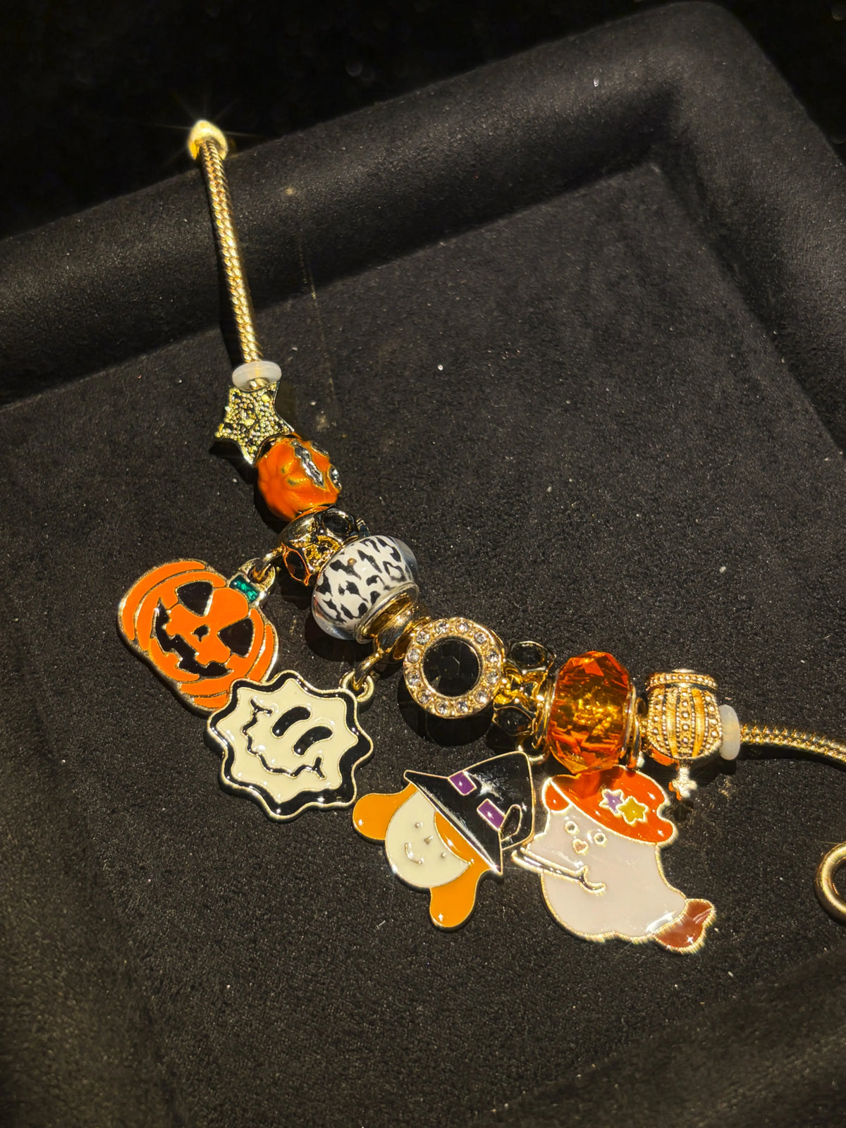 Halloween Pumpkin Ghost Witch Charm Bracelet, Gold-Tone Dangle Bracelet with Orange Bead, Bat and Black Eye Pendant, Spooky Cute Holiday Jewelry for Party Gift