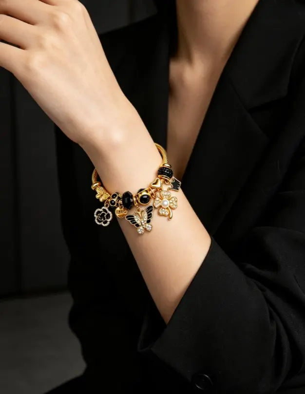 Tone Gold Twisted Wire Open Bangle Black Butterfly Clover Pearl Rhinestone Enamel Charm Bracelet Women Luxury Black Gold Jewelry Gift